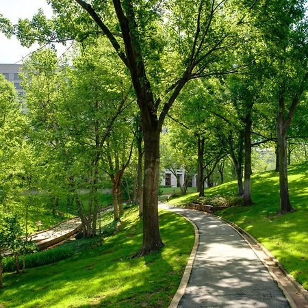 Doubletree By Hilton Tulsa At Warren Place Εξωτερικό φωτογραφία