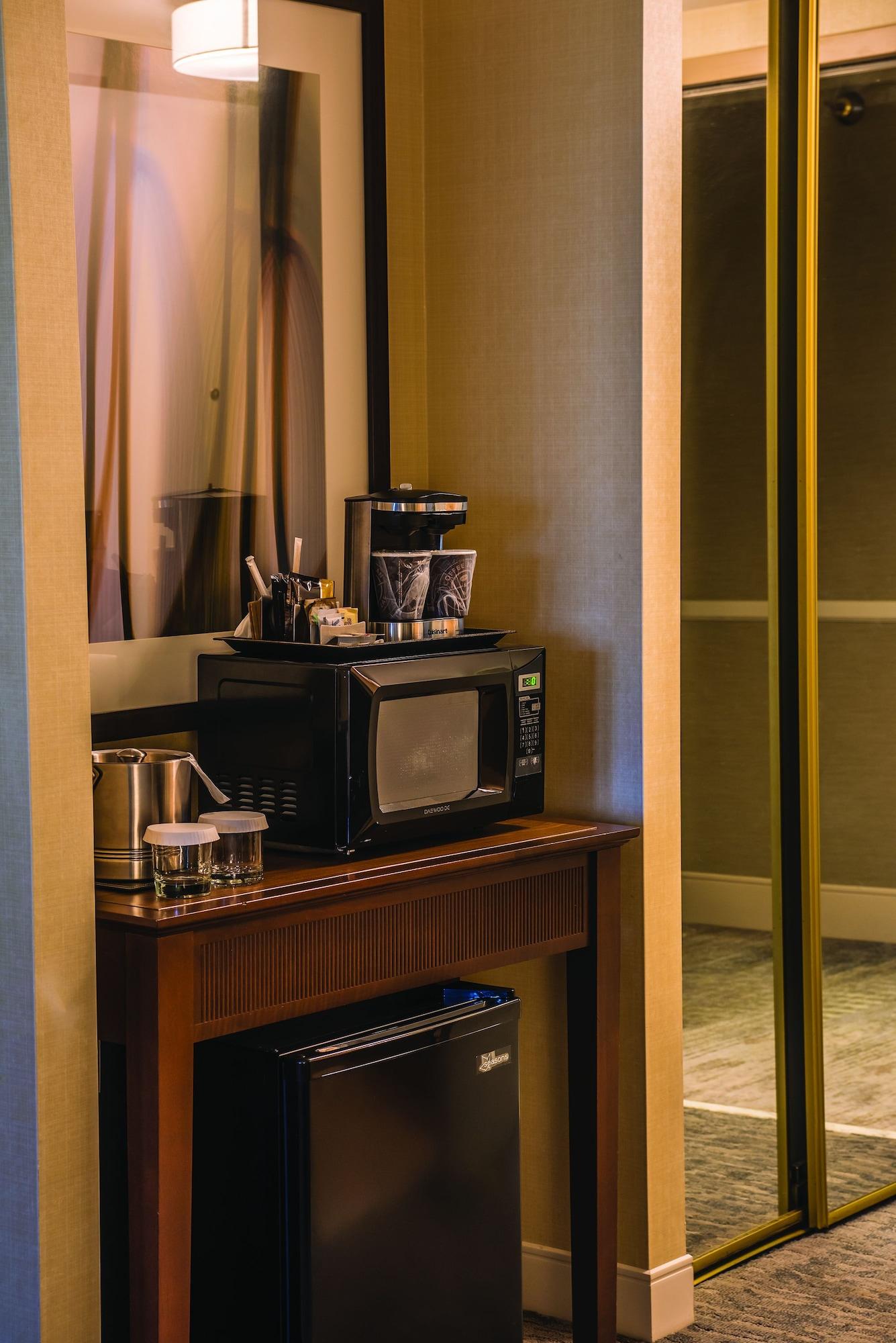Doubletree By Hilton Tulsa At Warren Place Εξωτερικό φωτογραφία