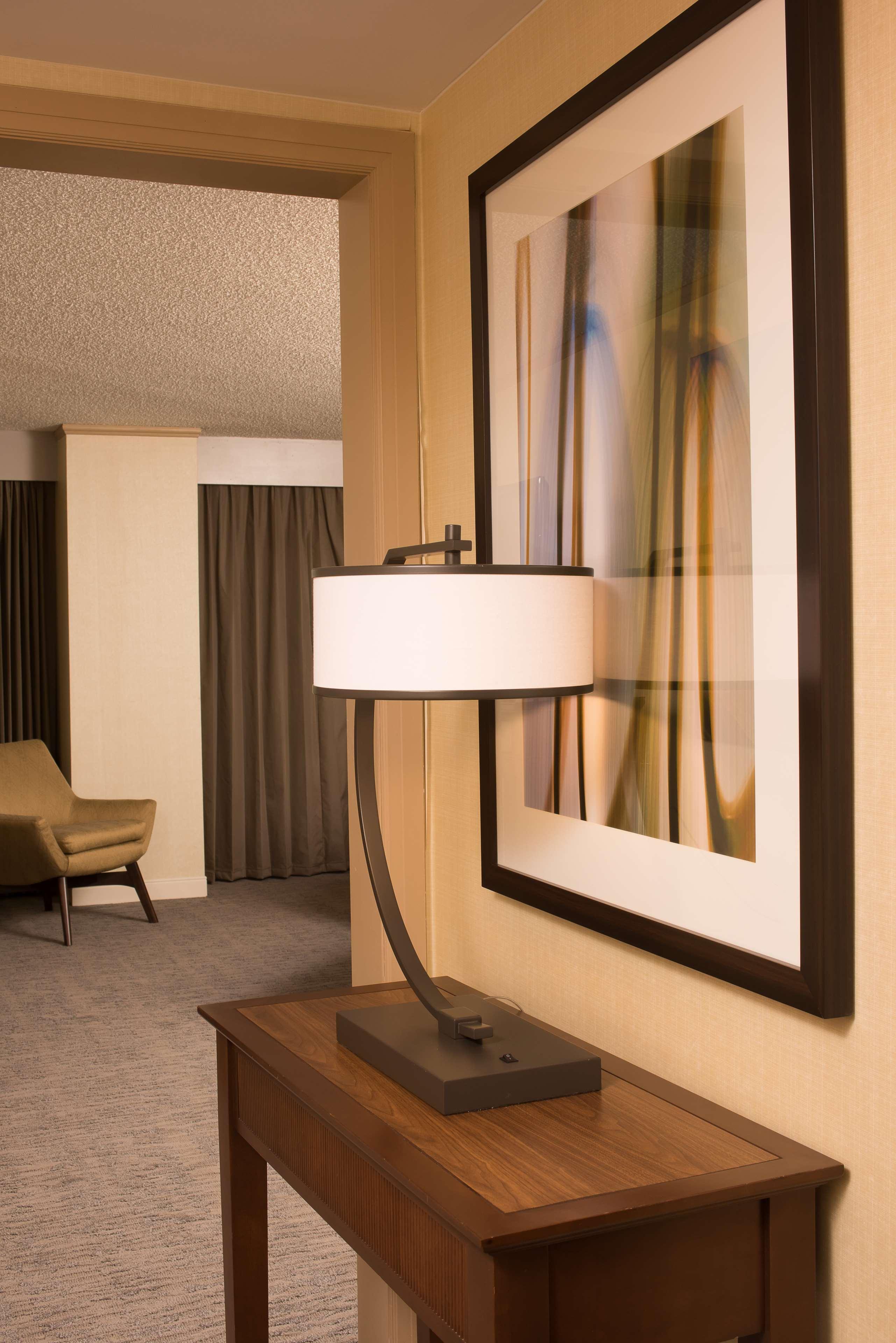 Doubletree By Hilton Tulsa At Warren Place Εξωτερικό φωτογραφία