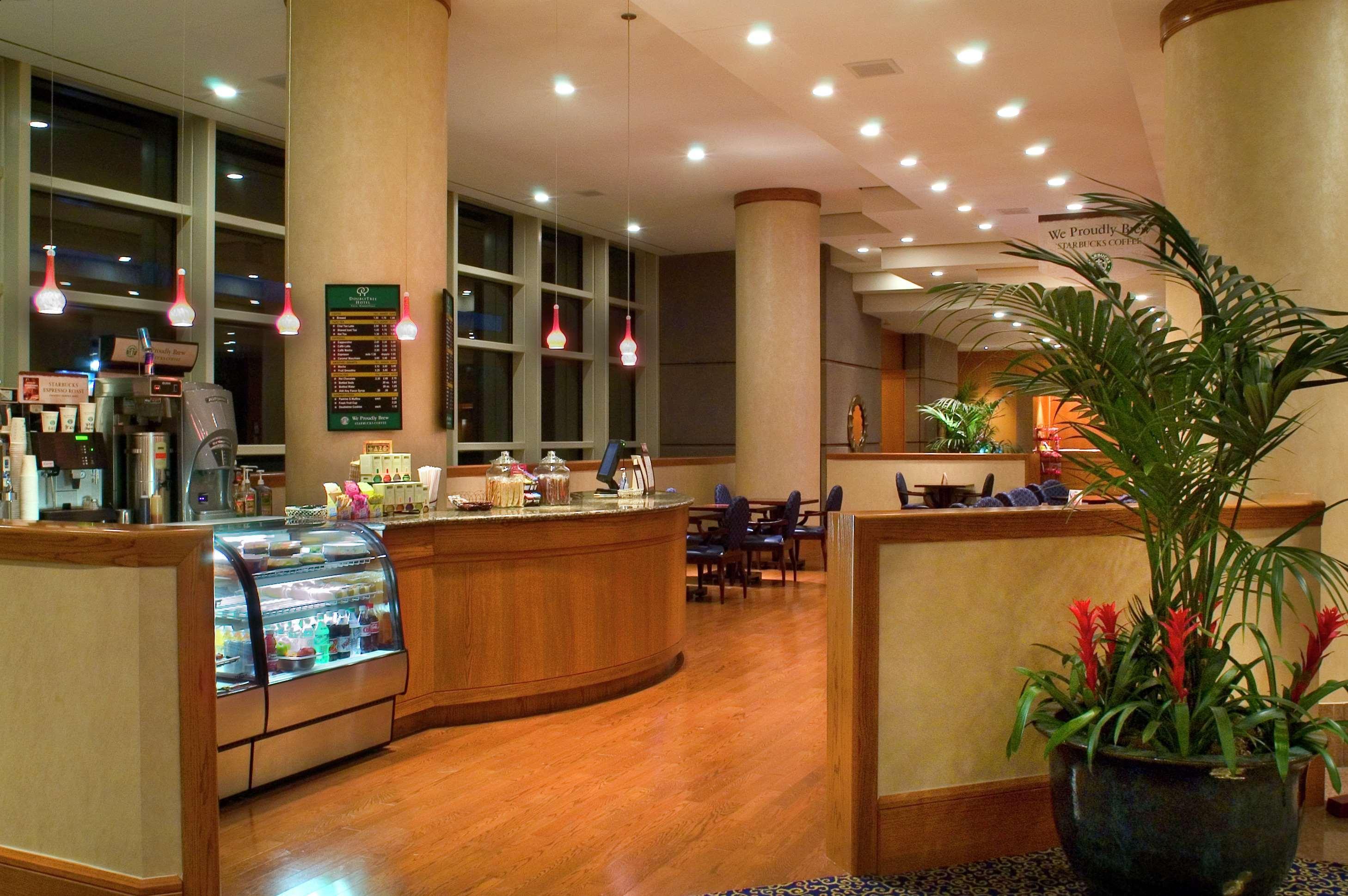 Doubletree By Hilton Tulsa At Warren Place Εξωτερικό φωτογραφία