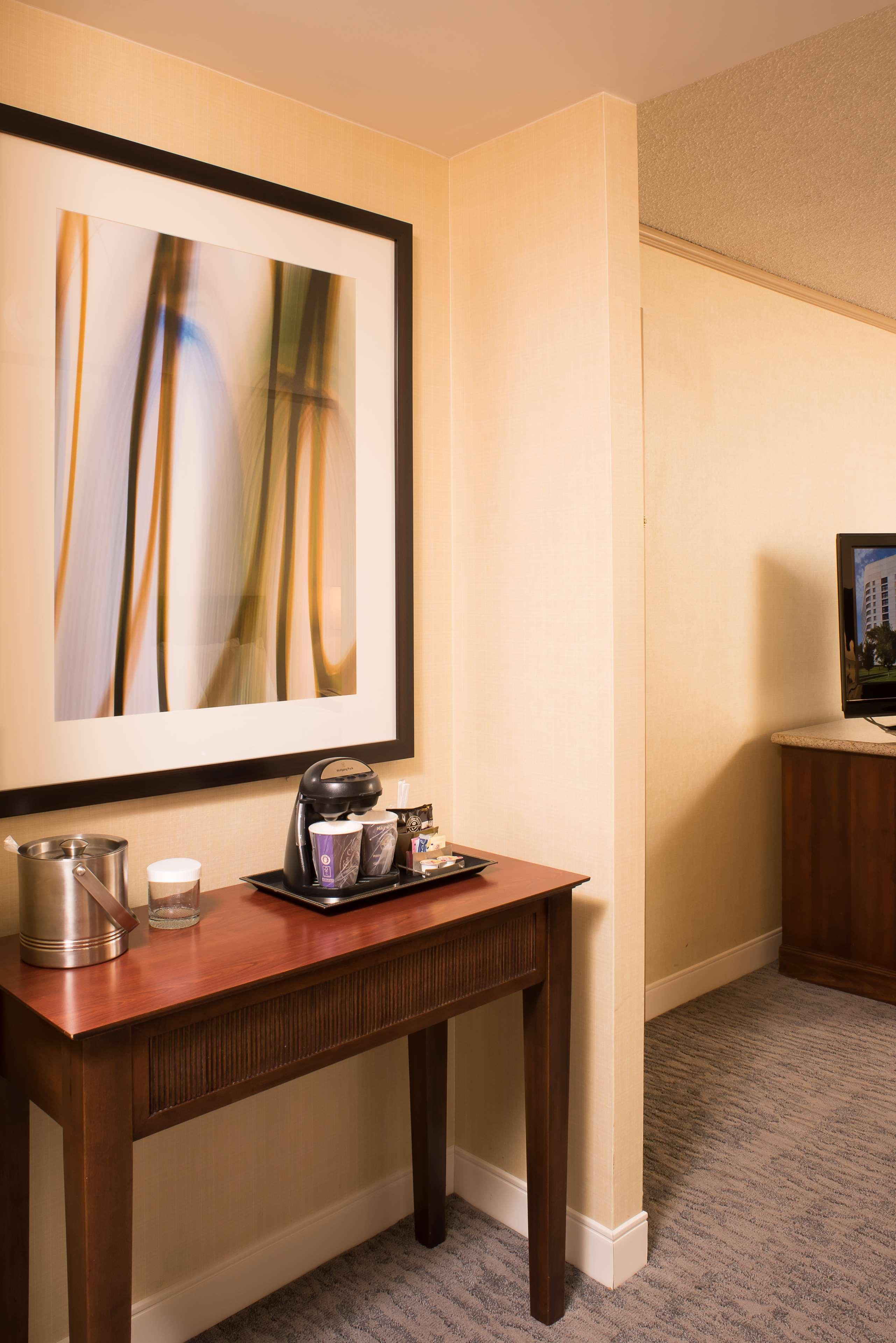 Doubletree By Hilton Tulsa At Warren Place Εξωτερικό φωτογραφία