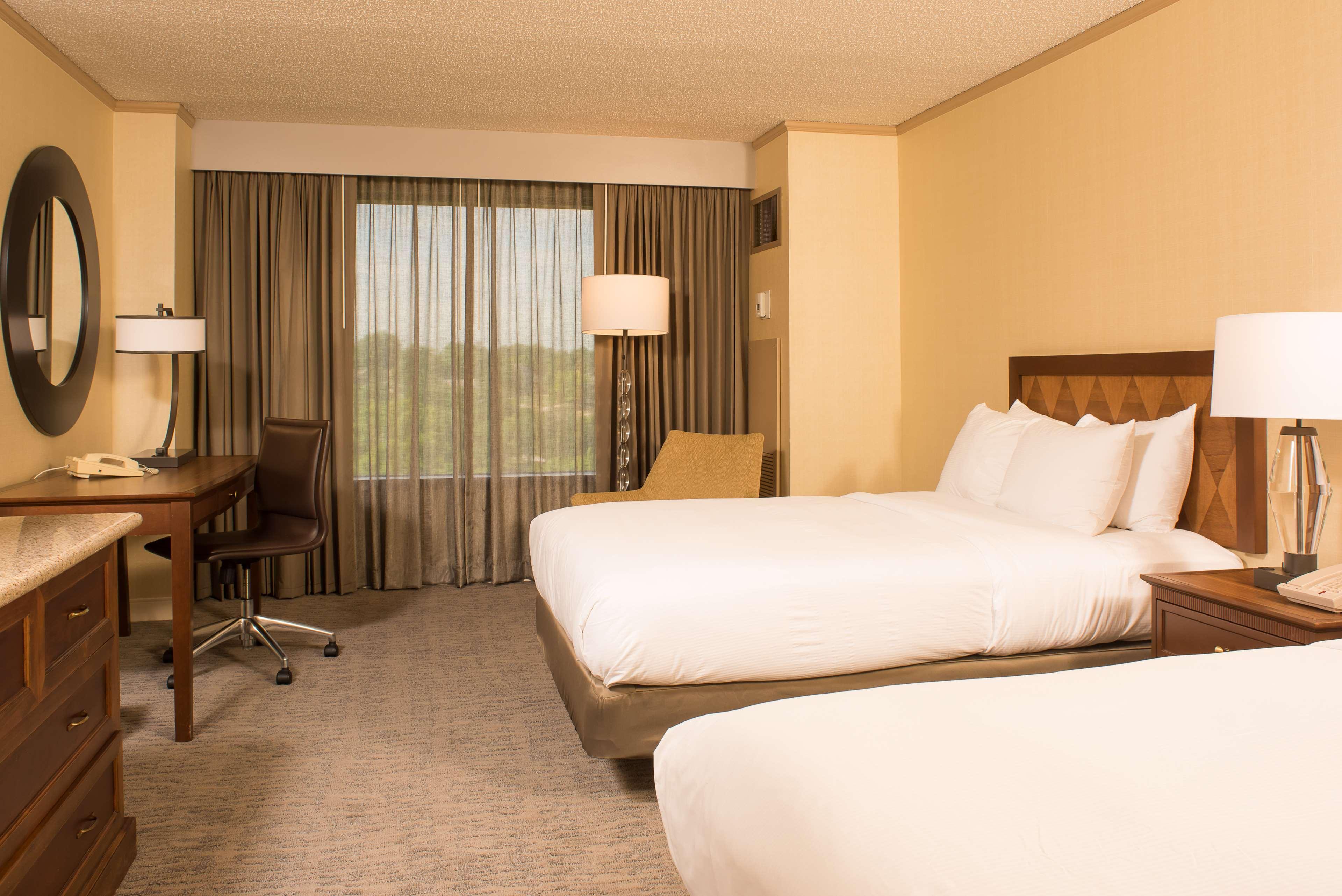 Doubletree By Hilton Tulsa At Warren Place Εξωτερικό φωτογραφία