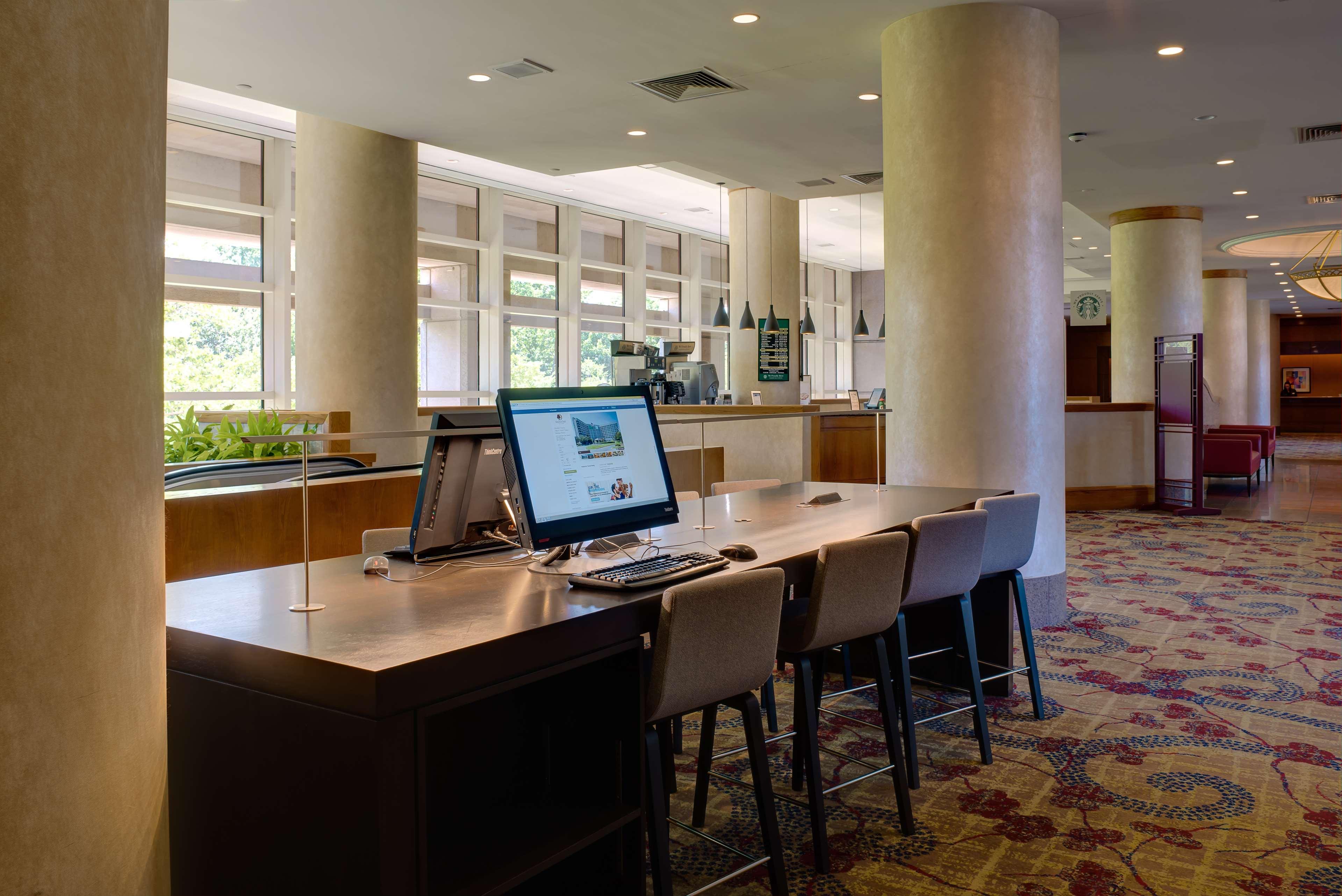 Doubletree By Hilton Tulsa At Warren Place Εξωτερικό φωτογραφία