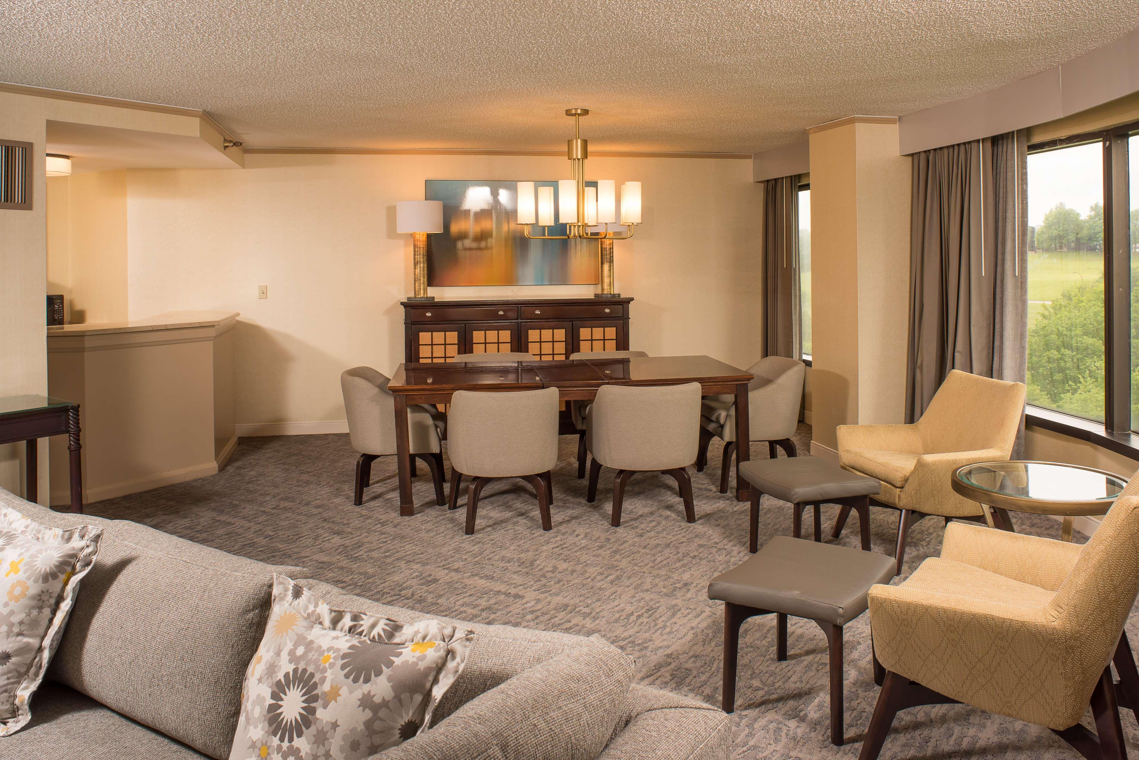 Doubletree By Hilton Tulsa At Warren Place Εξωτερικό φωτογραφία