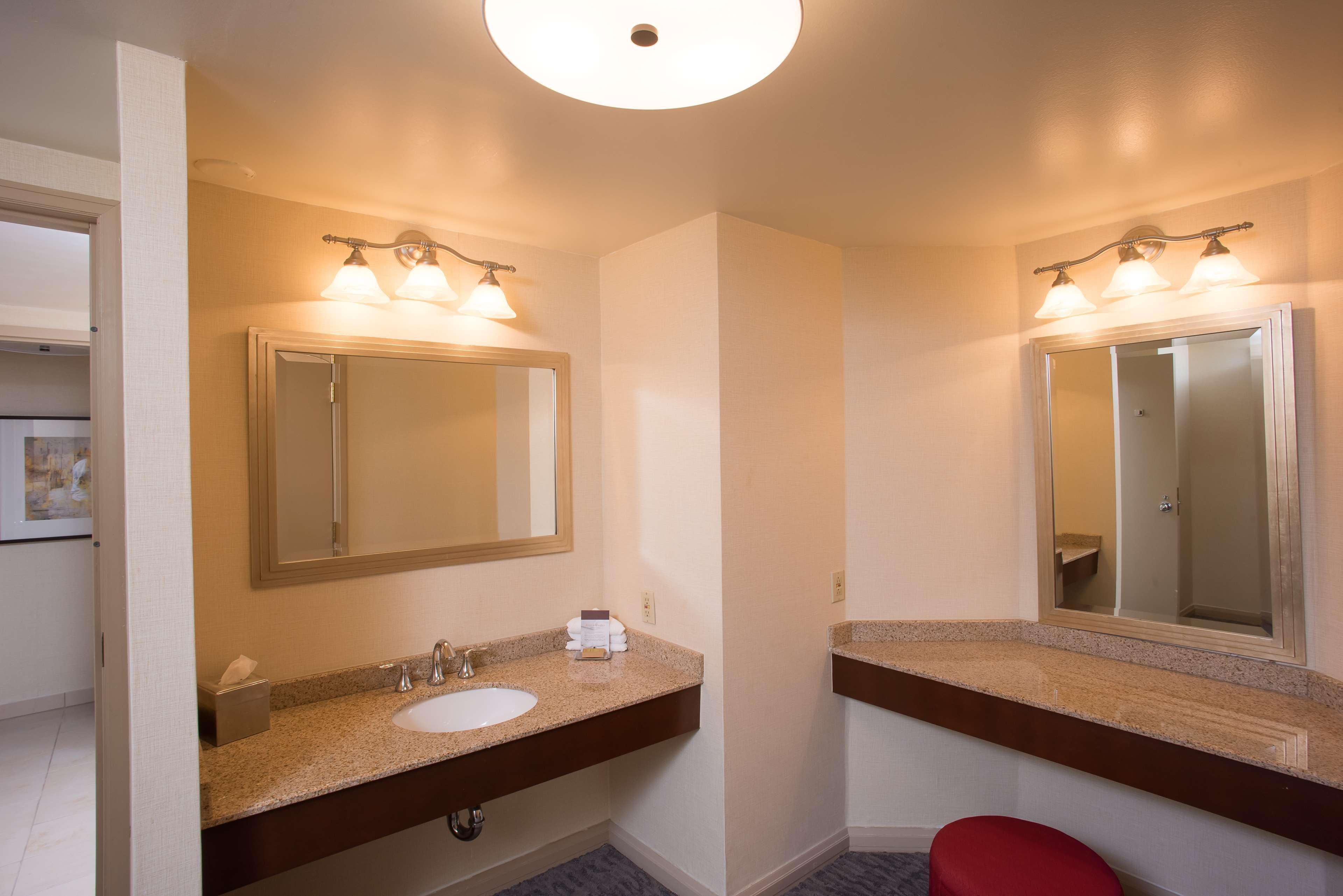 Doubletree By Hilton Tulsa At Warren Place Εξωτερικό φωτογραφία