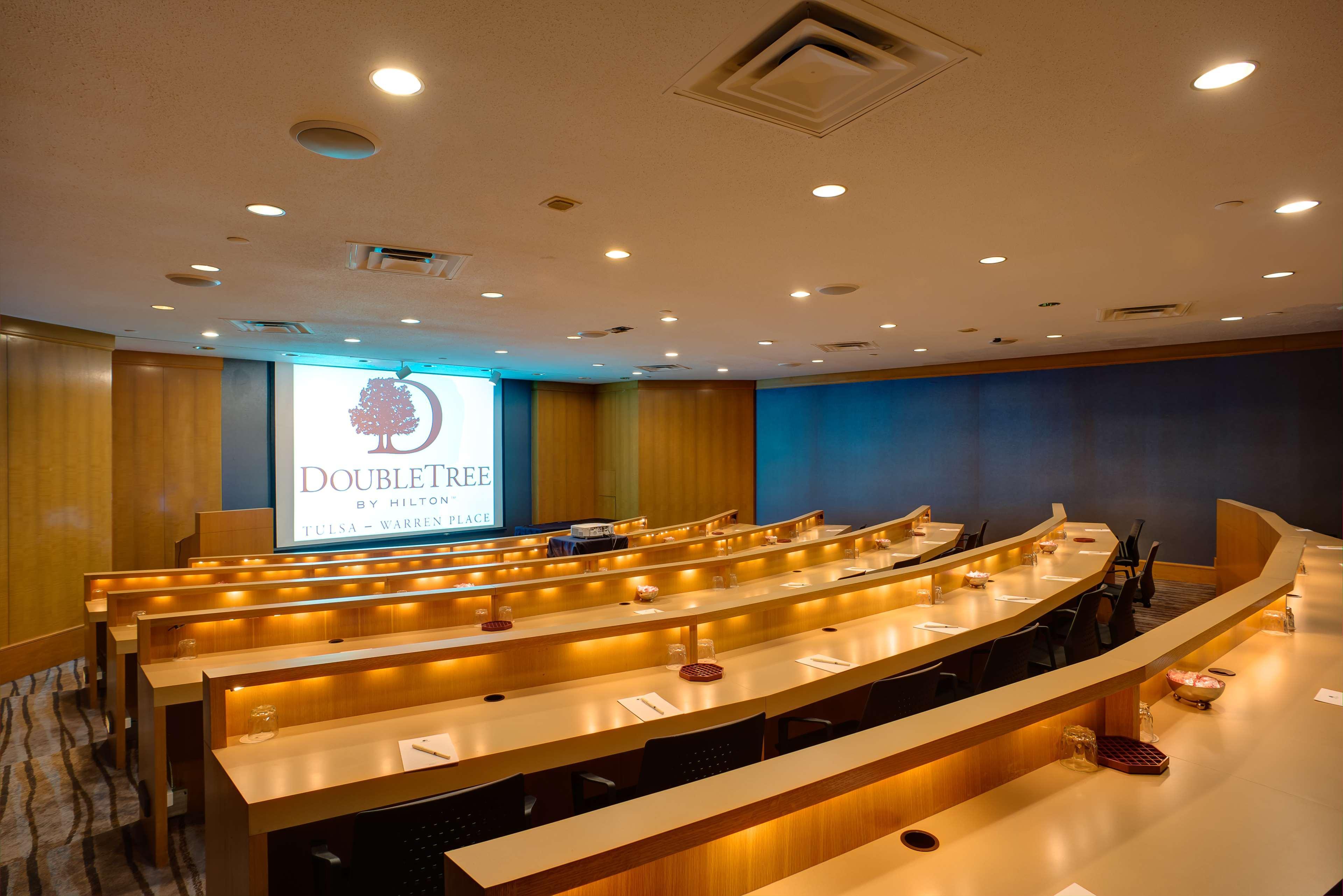 Doubletree By Hilton Tulsa At Warren Place Εξωτερικό φωτογραφία