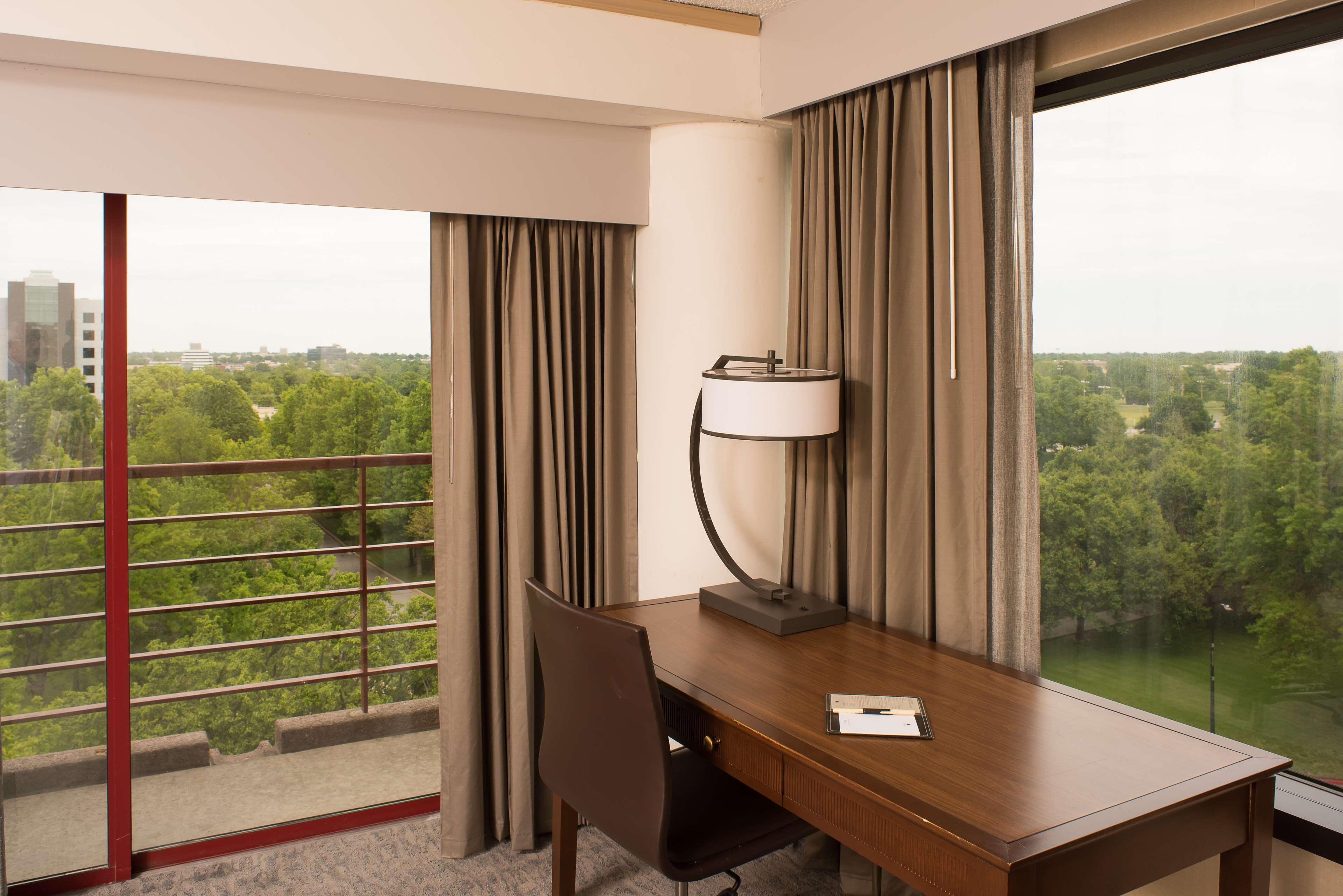 Doubletree By Hilton Tulsa At Warren Place Εξωτερικό φωτογραφία