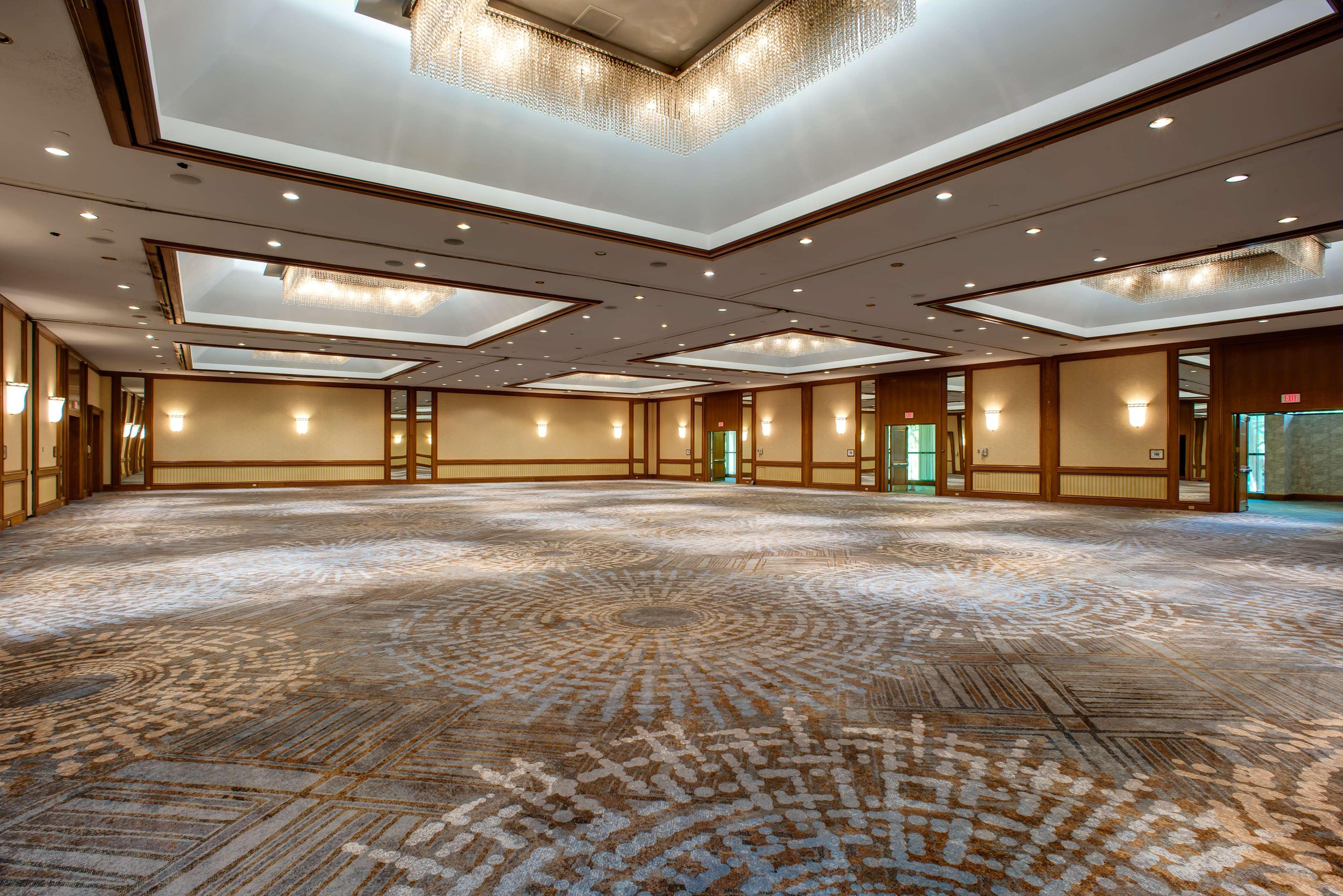 Doubletree By Hilton Tulsa At Warren Place Εξωτερικό φωτογραφία