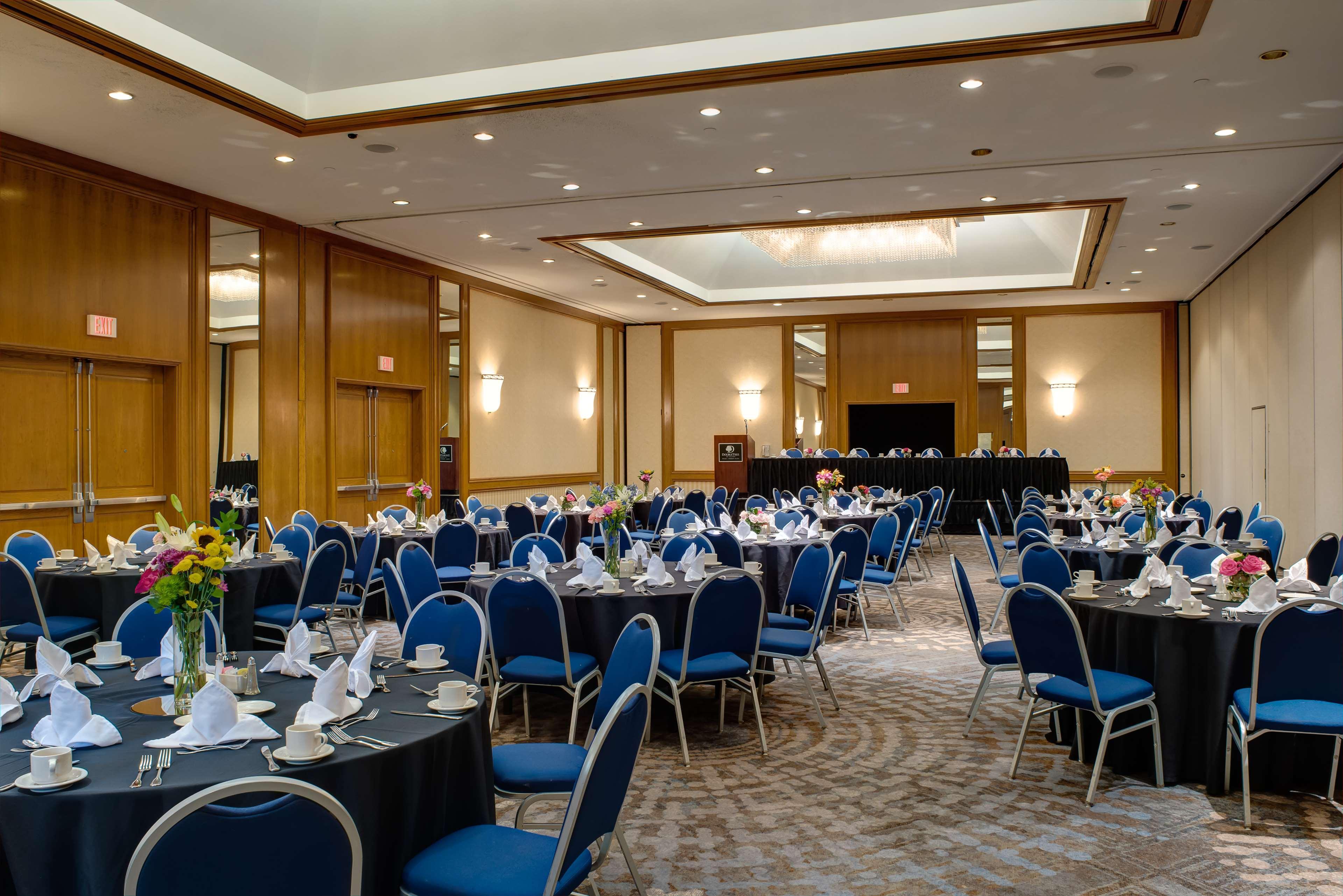 Doubletree By Hilton Tulsa At Warren Place Εξωτερικό φωτογραφία