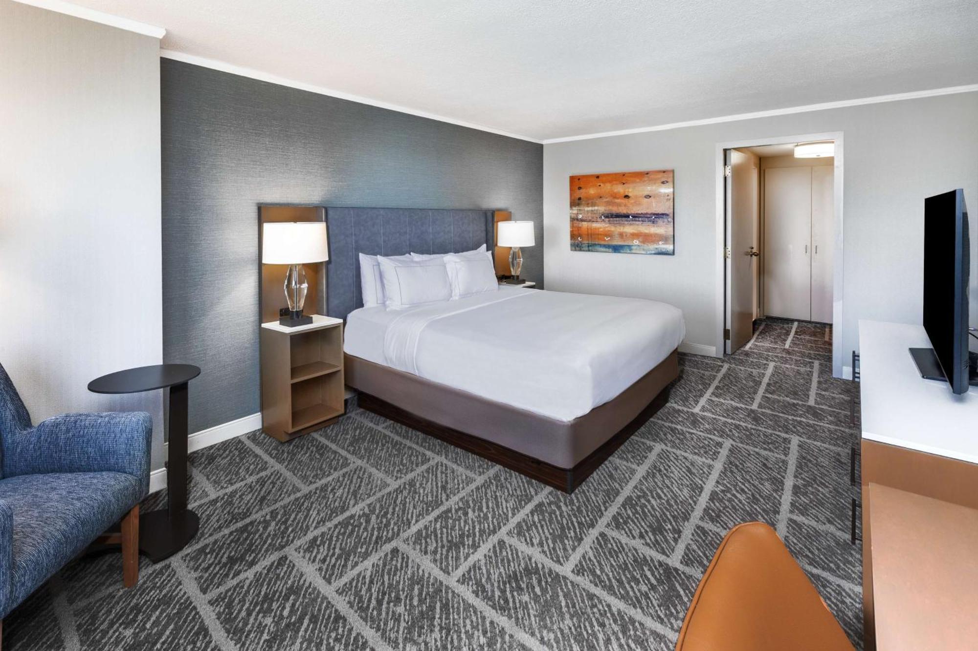 Doubletree By Hilton Tulsa At Warren Place Εξωτερικό φωτογραφία