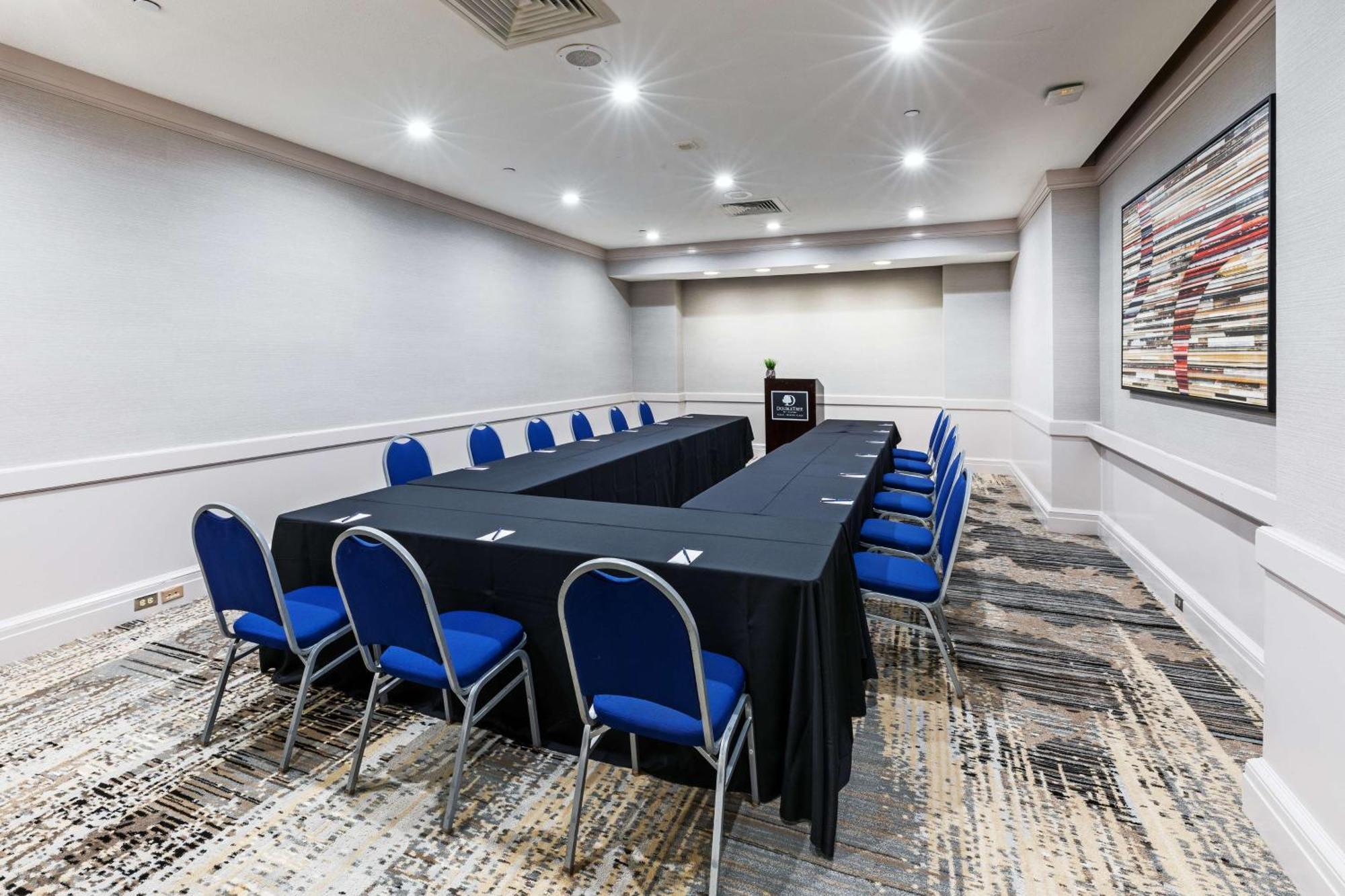 Doubletree By Hilton Tulsa At Warren Place Εξωτερικό φωτογραφία