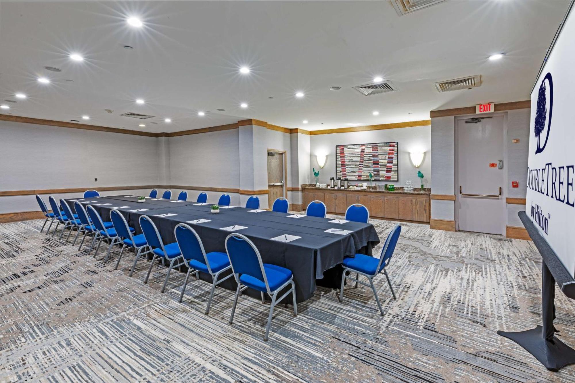 Doubletree By Hilton Tulsa At Warren Place Εξωτερικό φωτογραφία