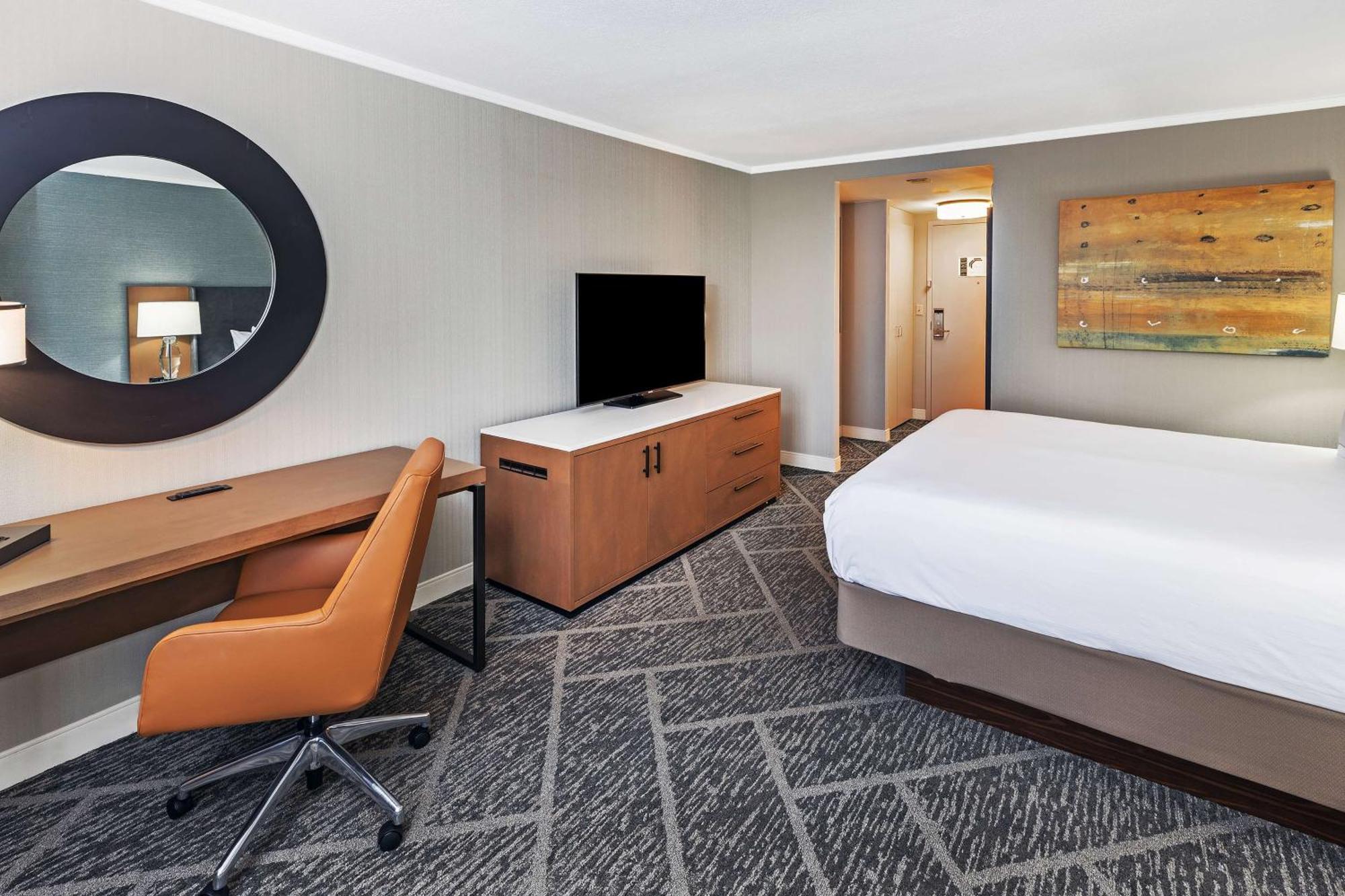 Doubletree By Hilton Tulsa At Warren Place Εξωτερικό φωτογραφία